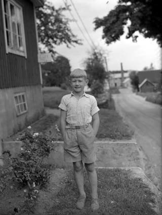 Ville och Ester Halls son Börje, Vånga.