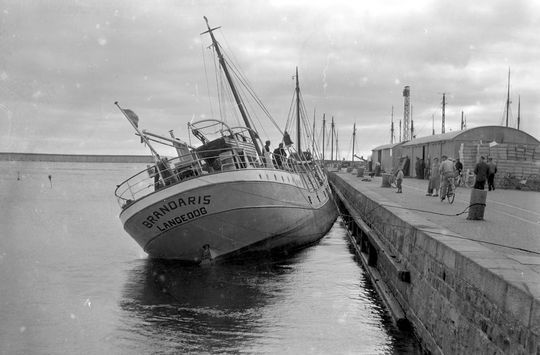 Tysk båt slagsida i Hamnen 