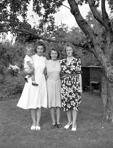 Mårtensson 80 års dag Gerda, Brita + 1 Näsby.