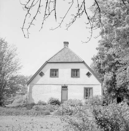 Norra Åsum. Prästgården, byggd c:a 1800.