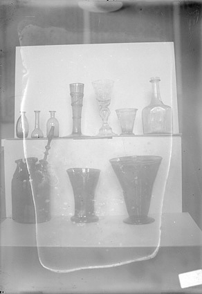 Flaskor, glas och vaser i glas.