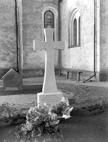 Kyrkoherde Svenssons gravsten Oppmanna.