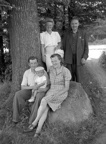 Evert Karlssons familj + 2 Oppmanna.