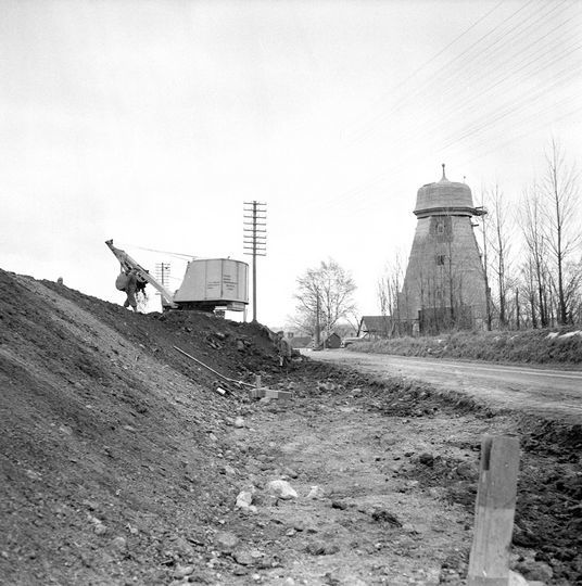 Vårbygge vid Gladsax mölla 1957