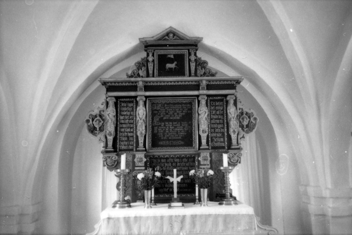 Ilstorps kyrka. Altaruppsatsen från 1600-talet ...