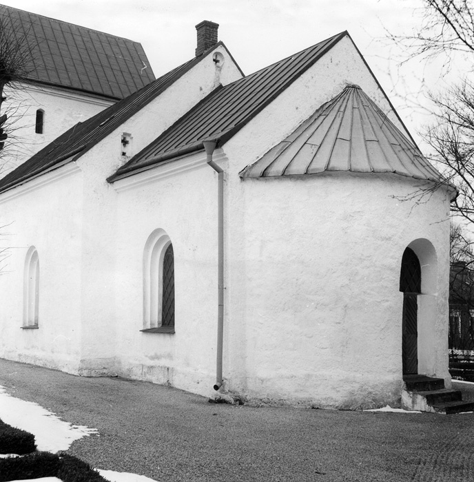 Knästorps kyrka. Exteriör från sydöst.