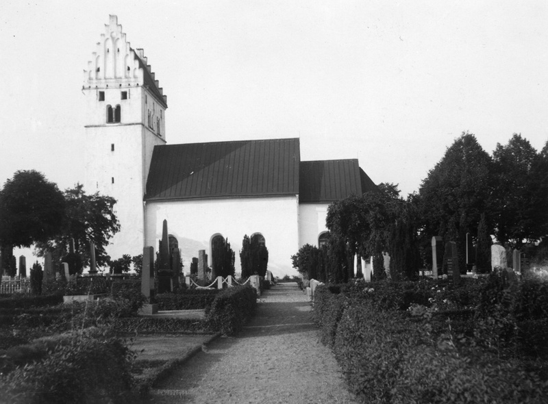 Norra Åsums kyrka. Kyrkan från söder.
