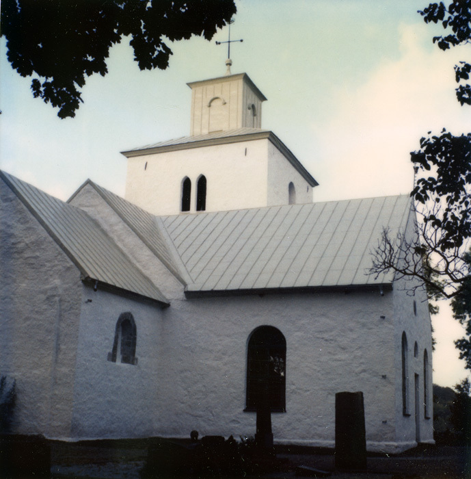 Hallaröds kyrka sedd från nordost.