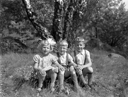 Johan och Gerda Jönssons barn Barbro, Jörgen oc...
