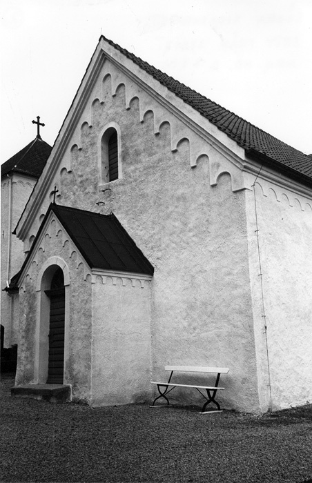 Grönby kyrka, södra sidoskeppet sett från sydost.