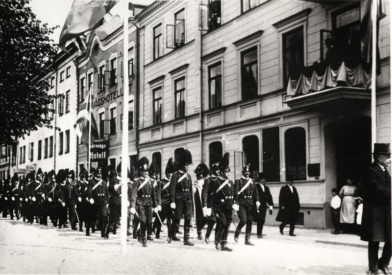 Officerskåren år 1915. Militärparad genom Krist...