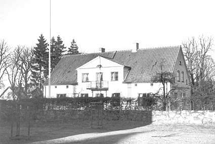 Gamla prästgården i Viby som numera används av ...