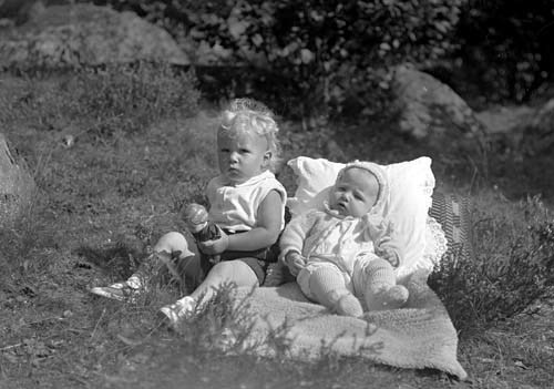 Johan och Gerda Jönssons barn Lennart och Jörge...