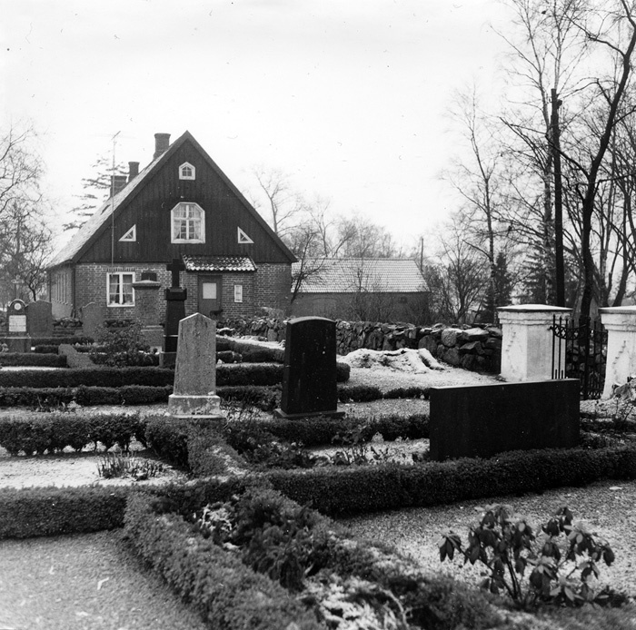 Hardeberga kyrka. Kyrkogårdsgrindarna.