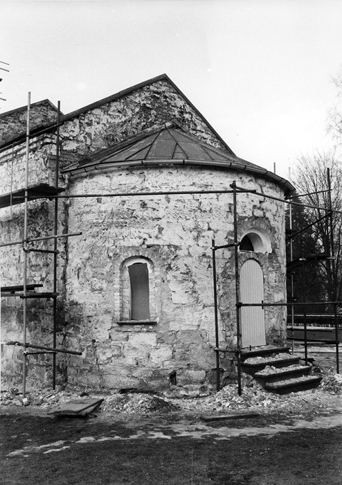 Härslövs kyrka. Absiden våren 1977 under renove...