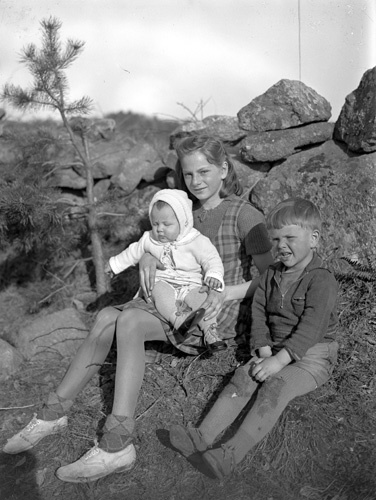 Alfred Svenssons (3 barn) Röetved.