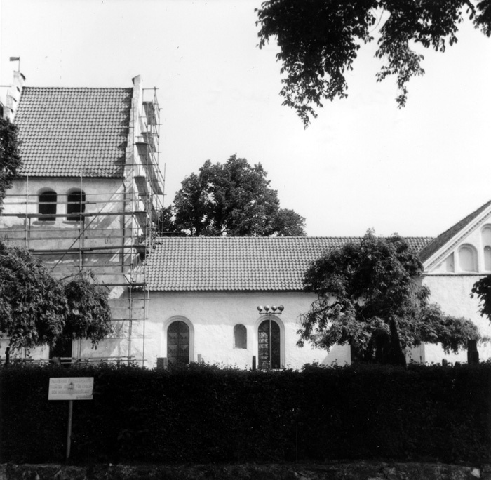 Kattarps kyrka 1977. Fasad mot söder.