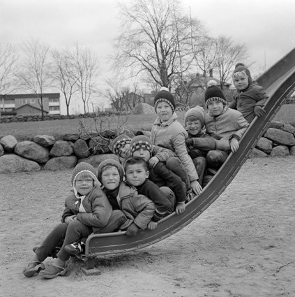 Barn i lektagen i april 1969.