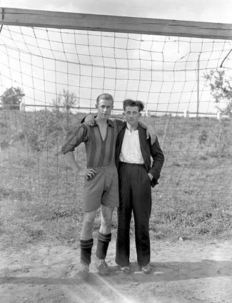 Harry Larsson o Gunnar Buske Mjönäs fotboll.