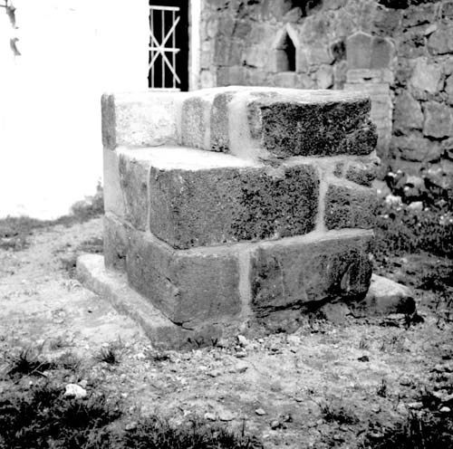 Ruinen av ärkebiskopsborgen. Västliga pelaren e...