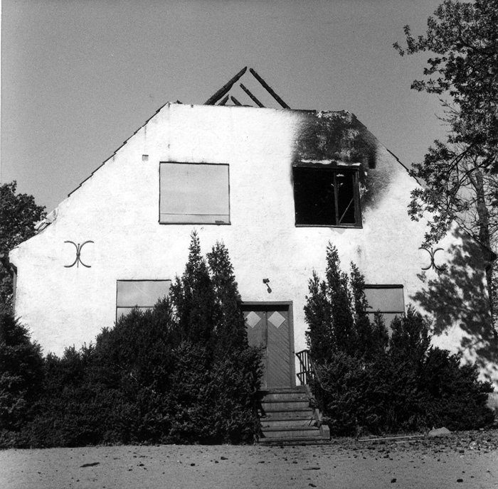 Fosie gamla prästgård. Efter branden våren 1974.