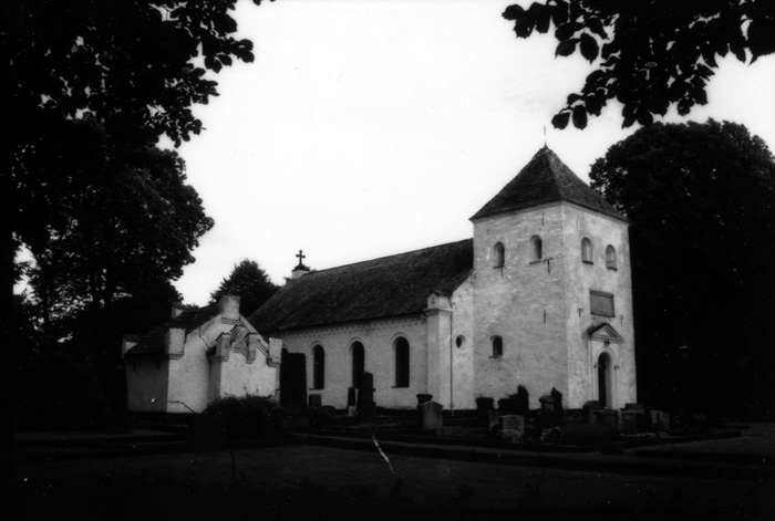 Halmstads kyrka samt Horns familjegrav på Halms...