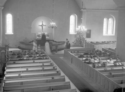 Arvid Persson bröllop i kyrkan Mannestad.