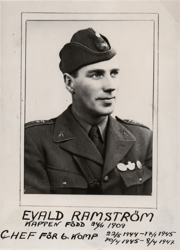 Evald Ramström. Kapten, född 24/11 1909. Chef f...