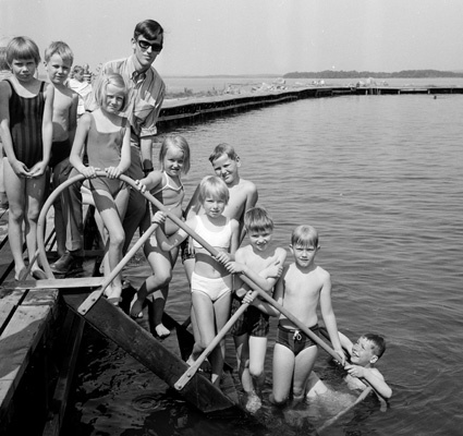 Simskolan vid Strandängen, börjar i juni 1969.