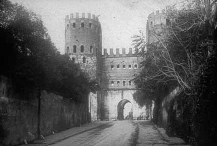 Porta Appia (nu Porta San Sebastiano).