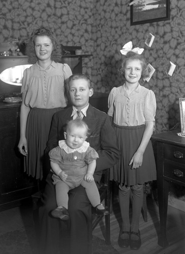 Ture Abrahamssons 4 barn Skärsnäs.