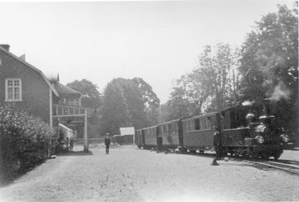 Nättrabyhamn station 1925. Lok och vagnar. Lok ...