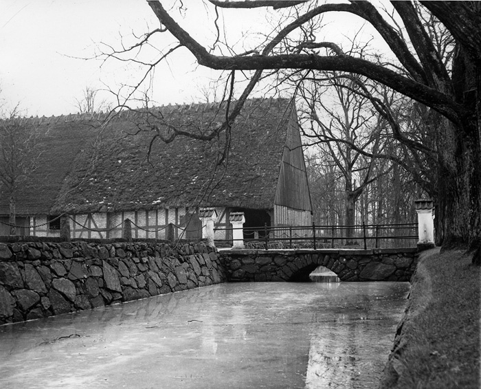 Ousbyholms gård. Korsvirkeslänga. Riven 1951.