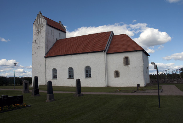 Lyngsjö kyrka och kyrkogård. 2010-09-01.