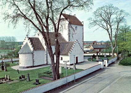 Kävlinge gamla kyrka från 1100-talet.