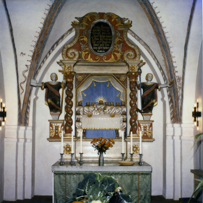 Bjuvs kyrka. Altaruppsats av J. Ullberg.