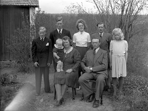 Henning Bengtssons familjen och Erik P Västanå.