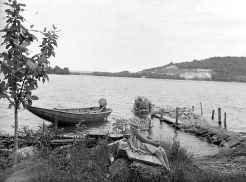 Marianne Pihl vid sjön, Vånga Alle.