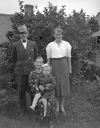 Fru Karlsson 4 generationer Esperyd.