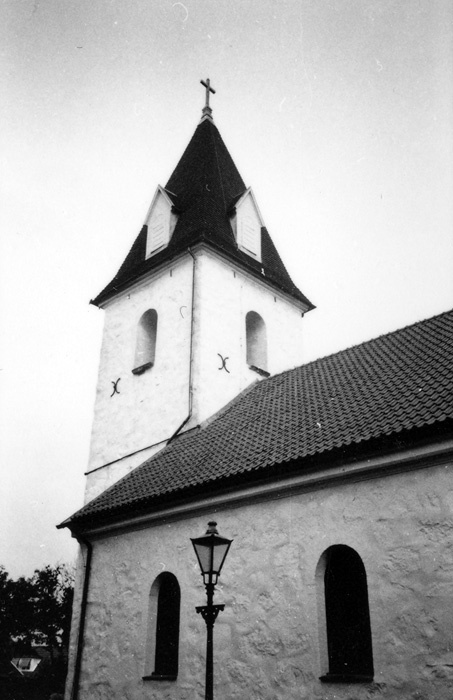 Vikens kyrka från 1825. Hösten 1990.