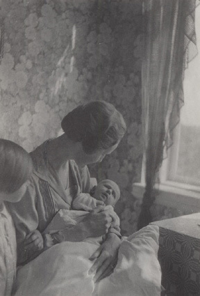Amelie och hennes son, aug. 1928
