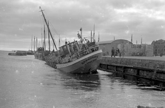 Tysk båt slagsida i Hamnen 