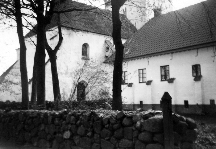 Kungsgården i Dalby. Trädgården innan den blev ...