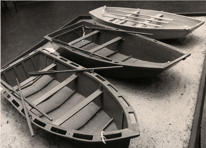 Utställning med modellbygge av roddbåtar.