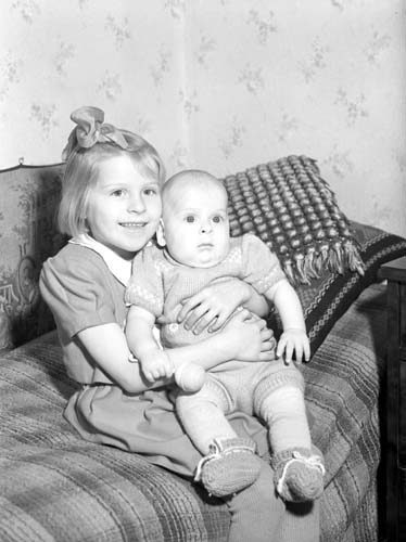 Olof och Hanna Svenssons barn Anita och Svenne ...