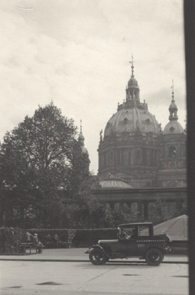 Domkyrkan i Berlin från Neues Museum 1927