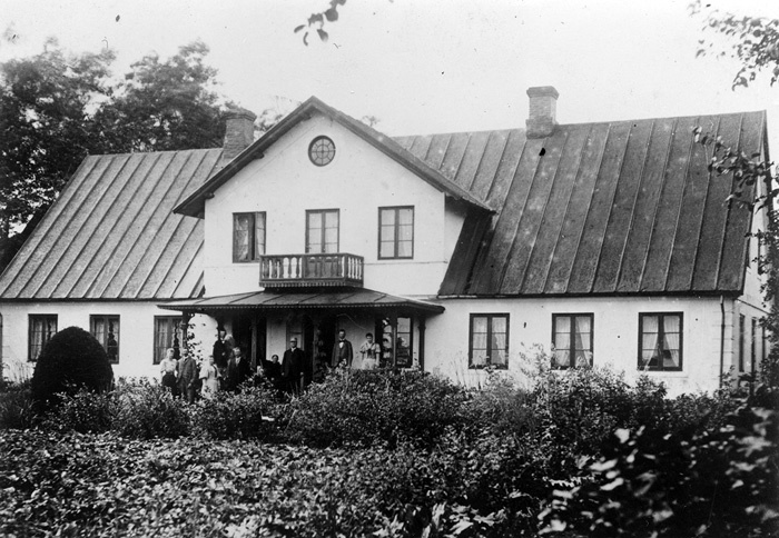 Ebbarp 2. Bondgård. Fasad mot trädgården (söder...