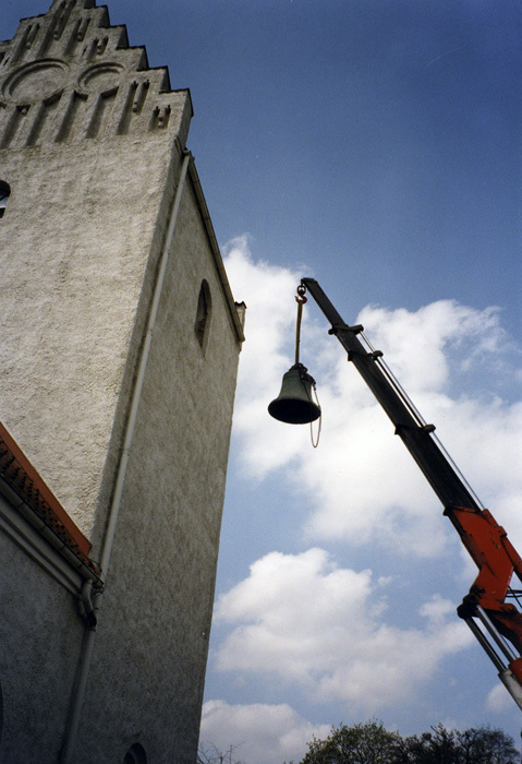 Gödelöv kyrka, den gamla klockan från 1500-tale...