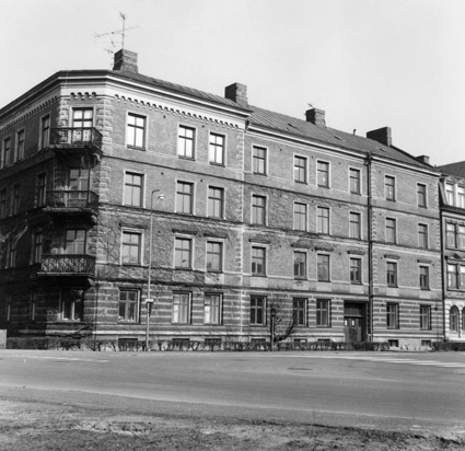 Kvarteret Göken 3, hörnet Västra Storgatan/Karl...
