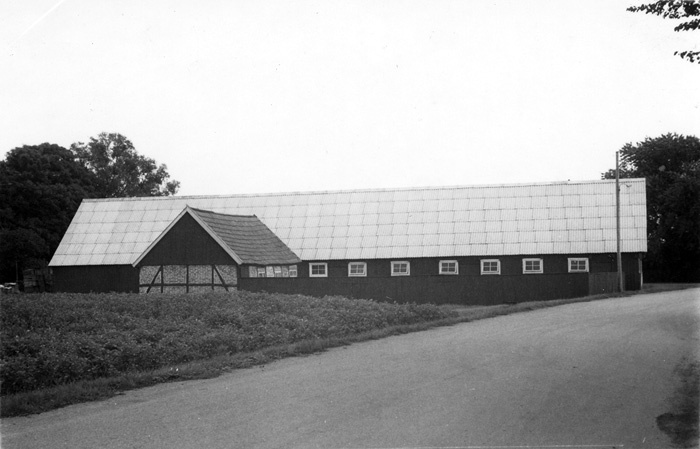 Bondgård boningshus byggd 1865. Ägare 1952 var ...
